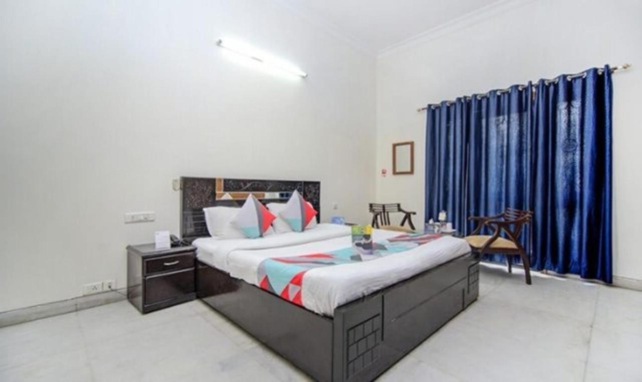 Fabexpress Ashray Hotel Noida Ngoại thất bức ảnh
